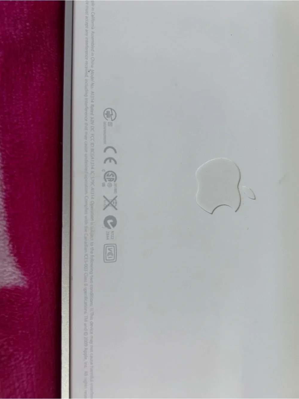Apple Compact Wireless Keyboard in White and Silver